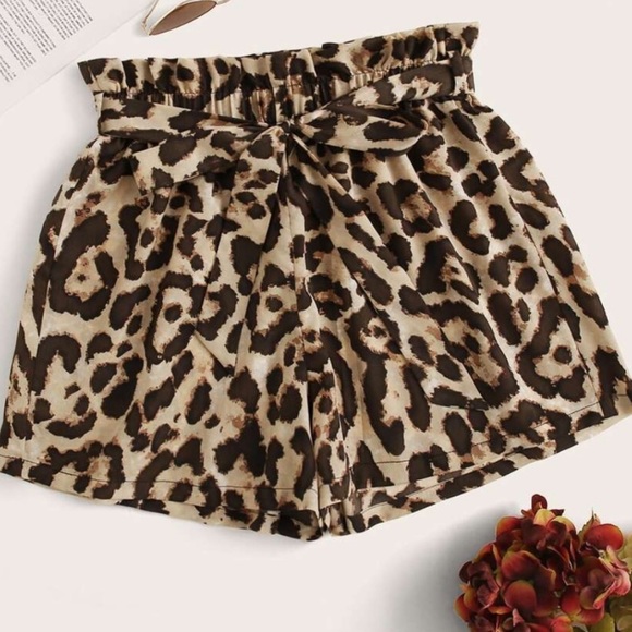 ShopEvelynne Pants - ✨LAST✨Leopard side pocket belted stylish shorts